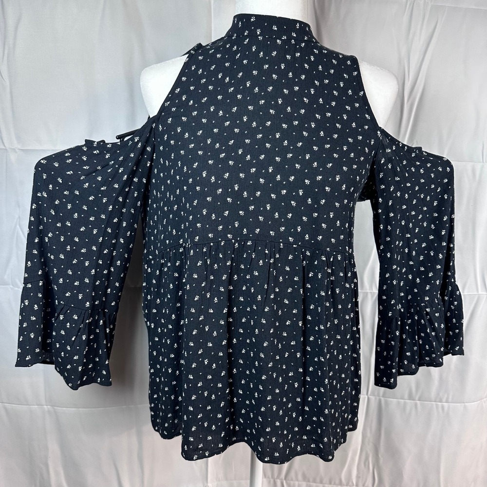 American Eagle Cold Shoulder Floral Babydoll Blouse Black Mock Neck Bell Sleve M
